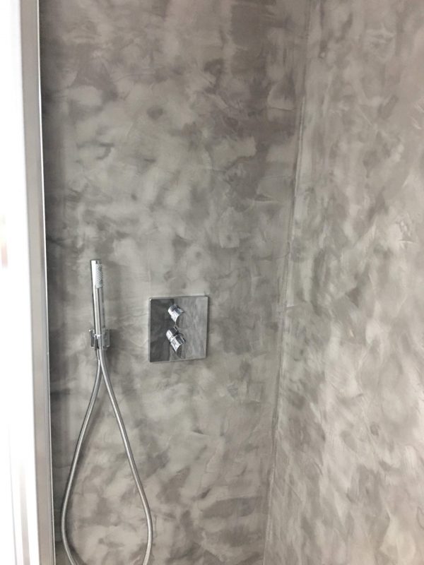 Aplicación de Microcemento en cabina de ducha